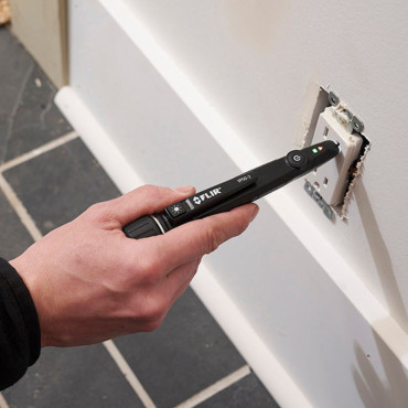 Detector de voltaje sin contacto CAT IV con triple alarma y linterna FLIR VP50-2